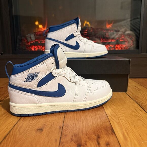 Never Warn Jordan 1 MID SE (PS) Size 3y White/industrial Blue-Sail - Picture 1 of 16